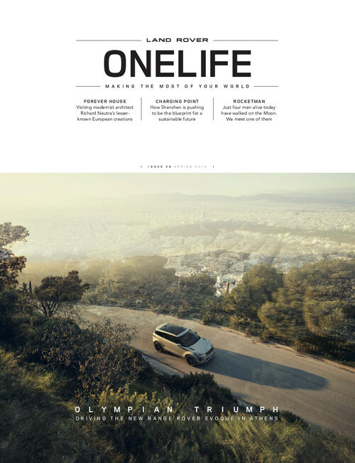 Cover ONELIFE #38 Cover des ONELIFE #38 Magazins mit einem silbernen Range Rover auf einer Straße über Athen