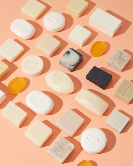 Stillleben mit verschiedenen bunten Seifen