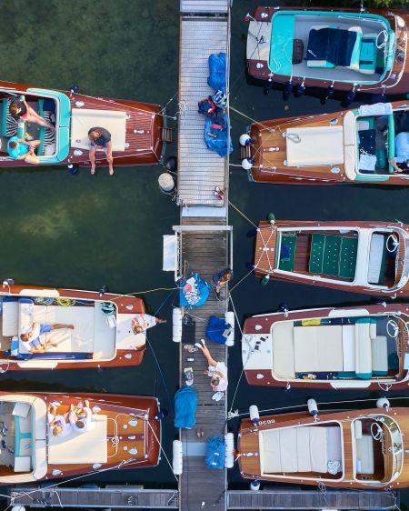 Riva-Boote im Yachthafen am Starnberger See