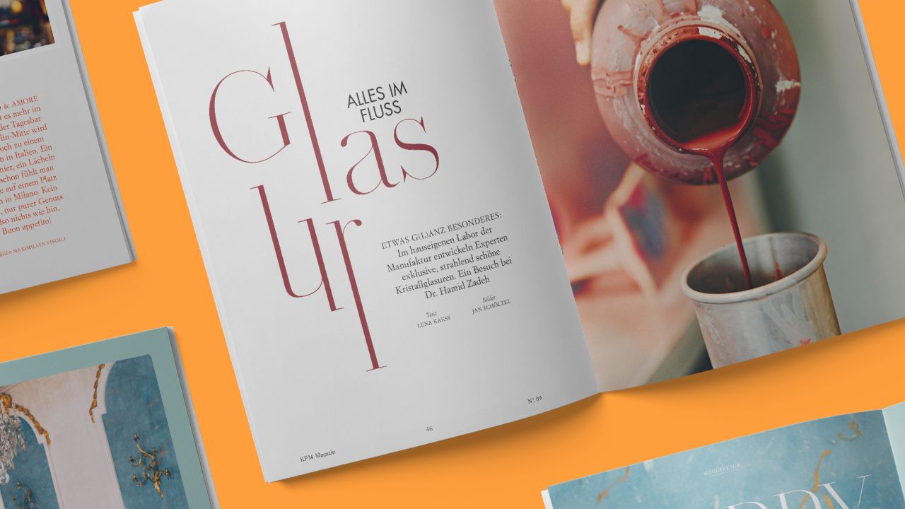 Spread from the KPM customer magazine WEISS with a photo gallery on the topic of glazing Spread from the KPM customer magazine WEISS with a photo gallery on the topic of glazing