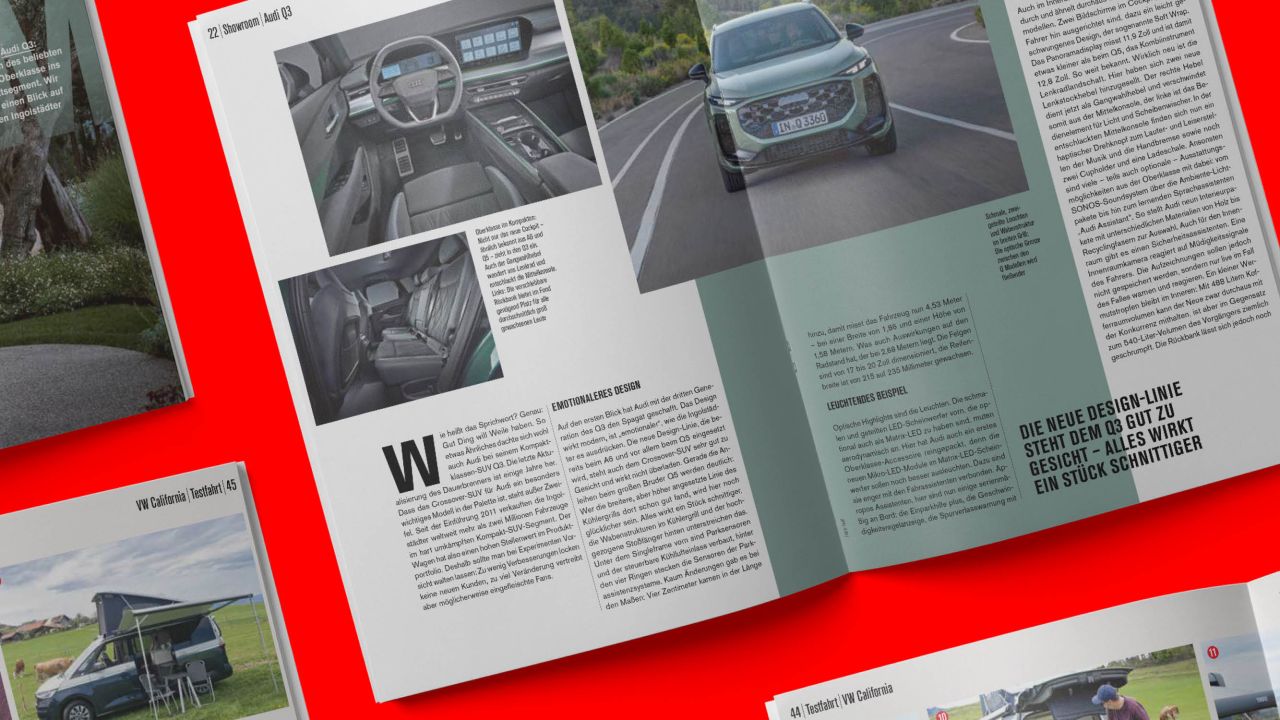 Mehrere aufgeschlagene Exemplare des GUTE FAHRT Print-Magazins aus der Vogelperspektive