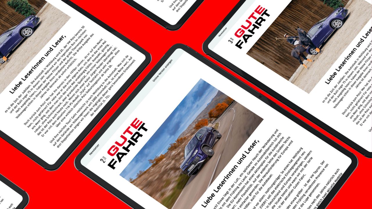Darstellung von zwei Ausgaben des GUTE FAHRT Newsletters auf mehreren Tablets vor einem roten Hintergrund